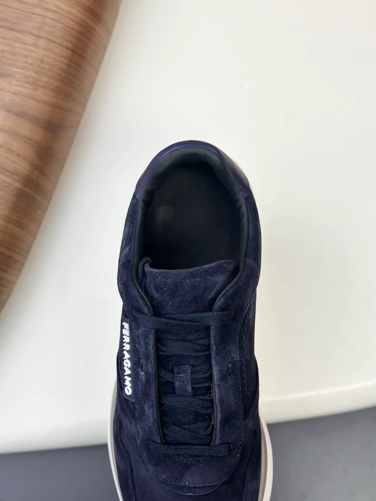 [Ferragamo] Top P: 820💰 Number of yards: 39~44 (38.45 custom-made, non-refundable) Top purchasing agent 🇮🇹 Ferragamo men's casual shoes series, the counter sells the original configuration at the same time, Italian imported cowhide fabric, high-quality splicing technology, imported water-dyed cow lining , Soles: Original foam soles are specially provided by the original factory, and the original factory follows the order. 🔍High quality can be entered and exited the counter at will. Welcome to compare and synchronize with the counter.